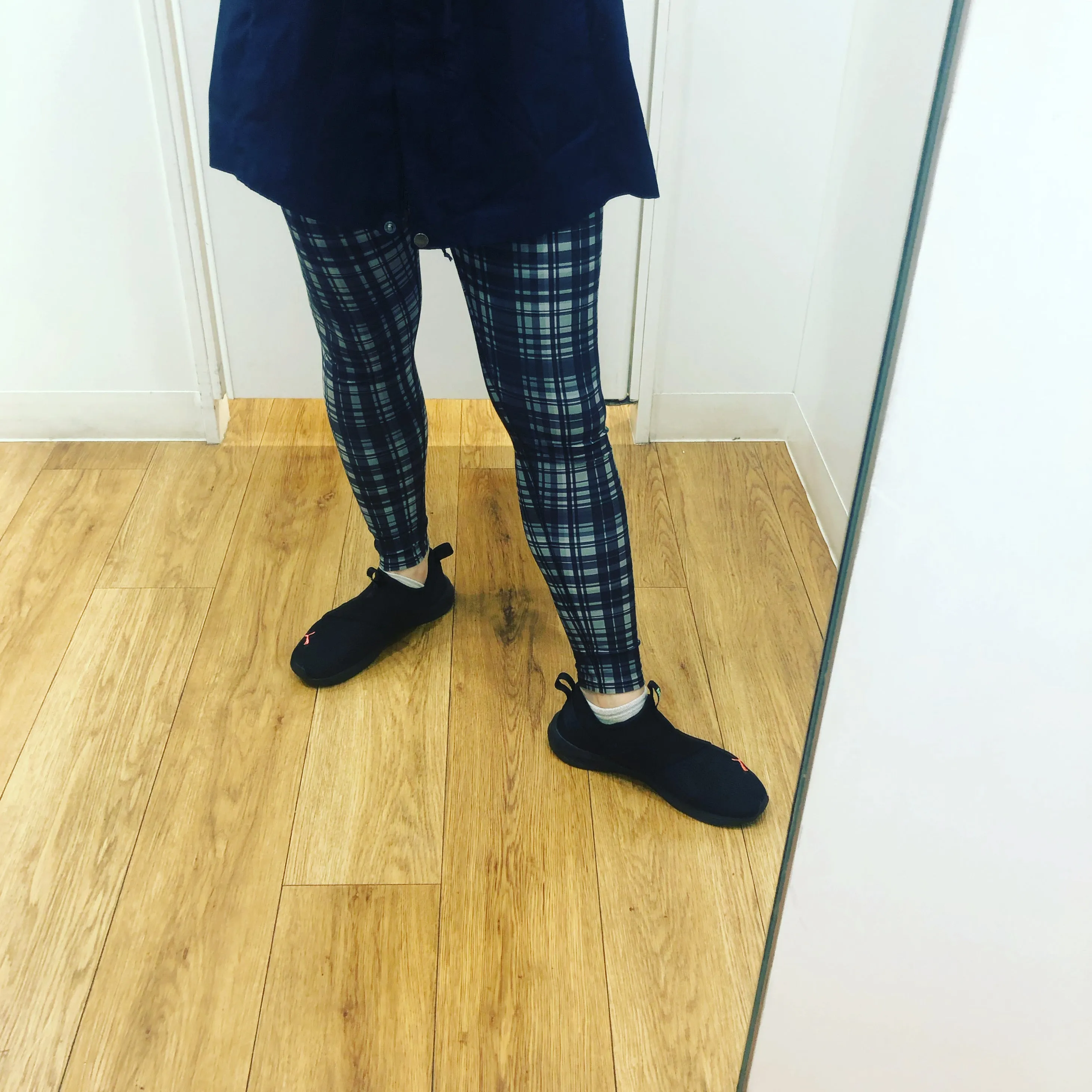 Black Grey Plaid Yoga Leggings, Scottish Tartan Printed Long Yoga Tights For Ladies-Made in USA/EU/MX