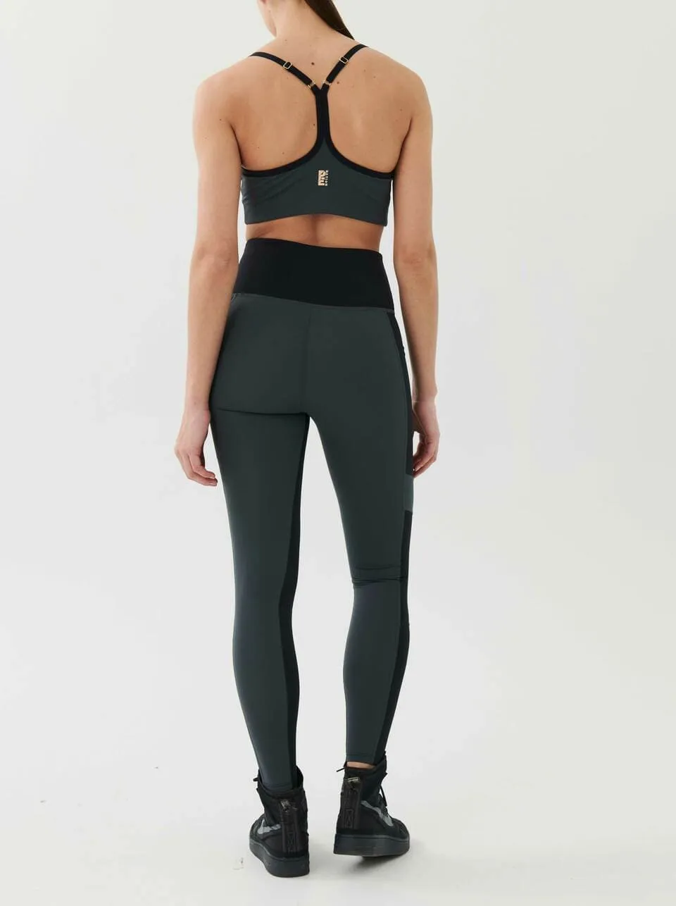LEAGUE LEGGING IN CHARCOAL
