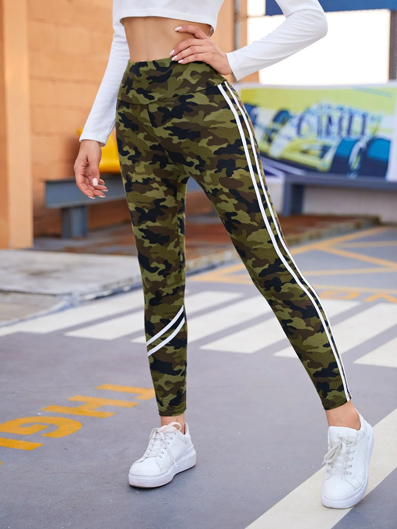 Sporty Camo Side Stripe Cropped Women Leggings