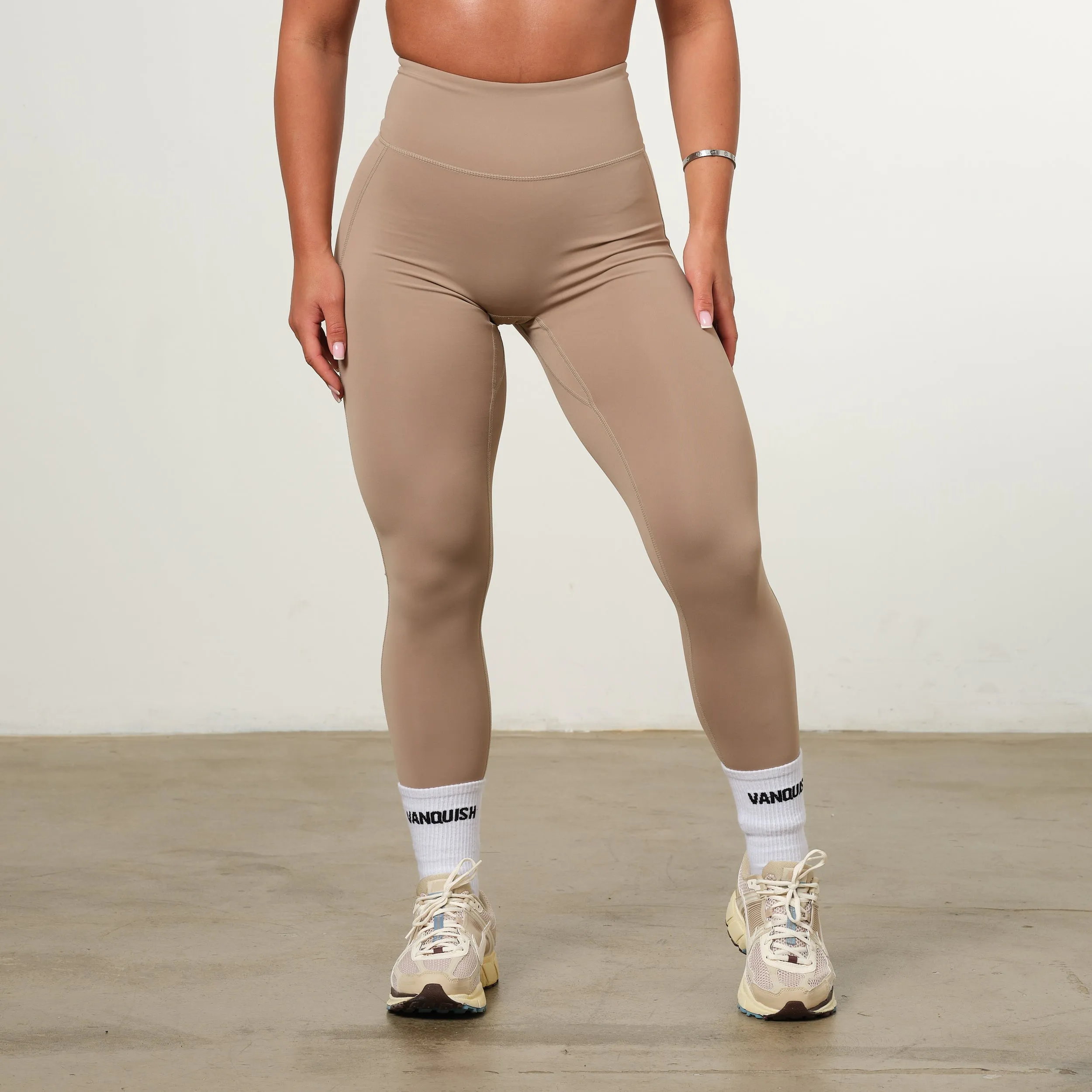 VANQUISH ENHANCE LATTE HIGH-WAIST LEGGING